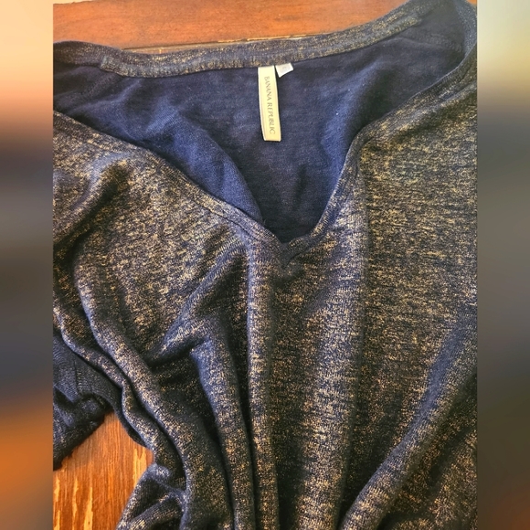 Top - Picture 2 of 4